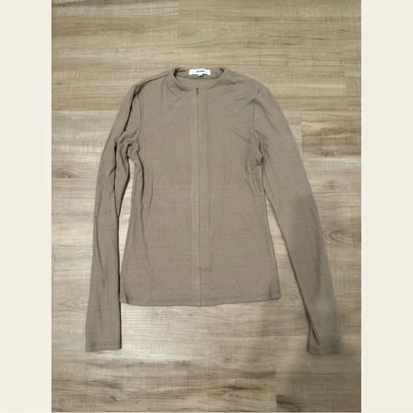 Joah Brown INVISIBLE ZIP LONG SLEEVE!
Cross listed on Mercari and Curtsy! - Picture 2 of 4